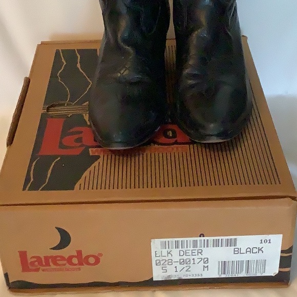 Laredo Black Deer Scalloped Trim Leather Western Boots - Picture 5 of 11